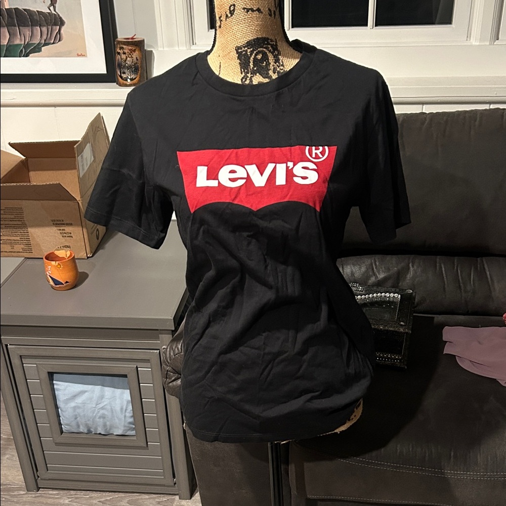 Levi's Red Logo Black Tee